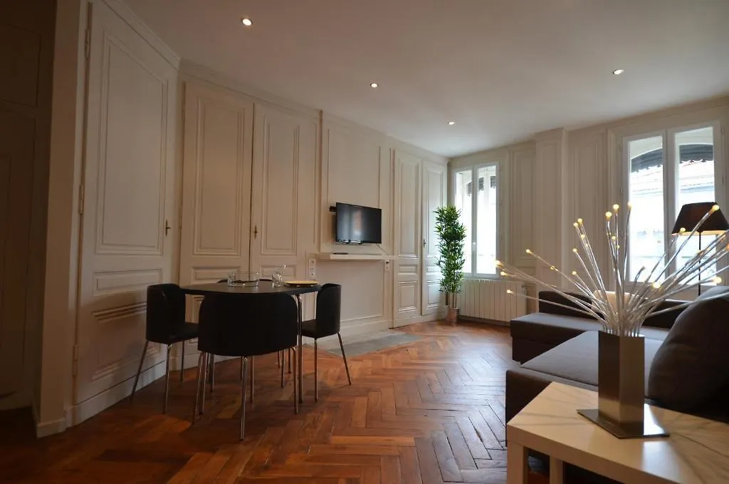 Appartements Hotel De Ville contacts
